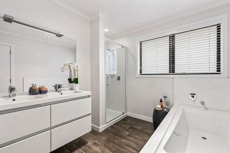 Photo of property in 318 Lakes Boulevard, Pyes Pa, Tauranga, 3112