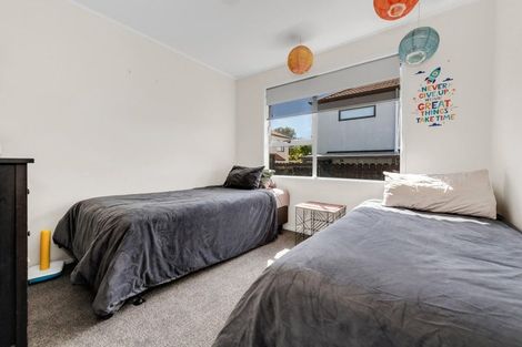 Photo of property in 6b Lisa Rise, Half Moon Bay, Auckland, 2012