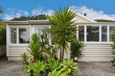 Photo of property in 59 Marine Parade, Eastbourne, Lower Hutt, 5013