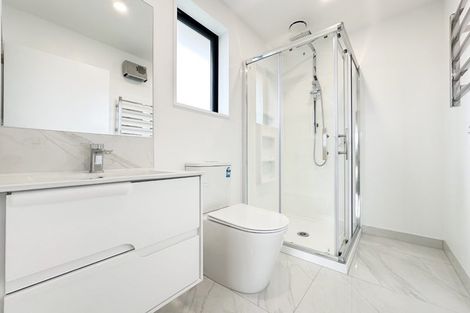 Photo of property in 33 Akoranga Place, Hornby, Christchurch, 8042