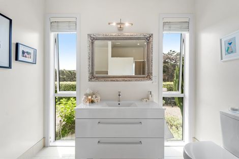 Photo of property in 35 Hobbs Road, Matakatia, Whangaparaoa, 0930