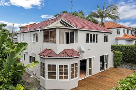 Photo of property in 2/19 Rodney Road, Northcote Point, Auckland, 0627