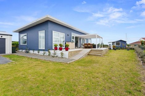 Photo of property in 110 Mountain View Terrace End, Otaki Beach, Otaki, 5512