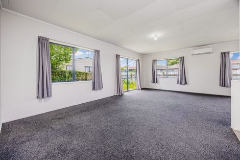 Photo of property in 2/5 Solveig Place, Randwick Park, Auckland, 2105