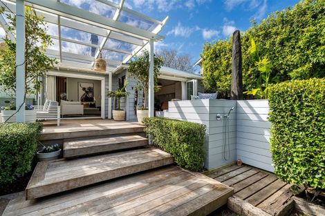 Photo of property in 15 North Avenue, Narrow Neck, Auckland, 0624