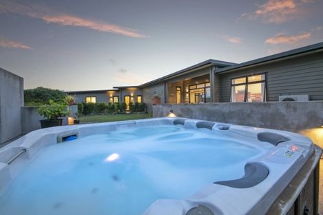 Photo of property in 265 Old North Road, Kumeu, 0892