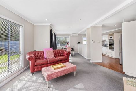 Photo of property in 40 Joseph Banks Drive, Whitby, Porirua, 5024