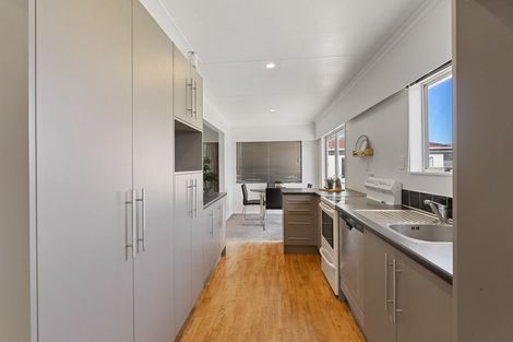 Photo of property in 3 Palliser Place, Milson, Palmerston North, 4414