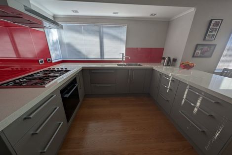 Photo of property in 10 Woodview Rise, Botany Downs, Auckland, 2010