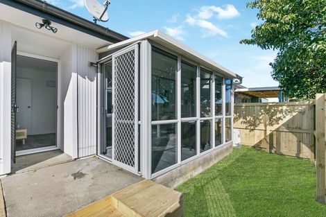 Photo of property in 2/42 Kenderdine Road, Papatoetoe, Auckland, 2025