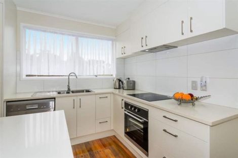 Photo of property in 34 Easton Park Parade, Glenfield, Auckland, 0629