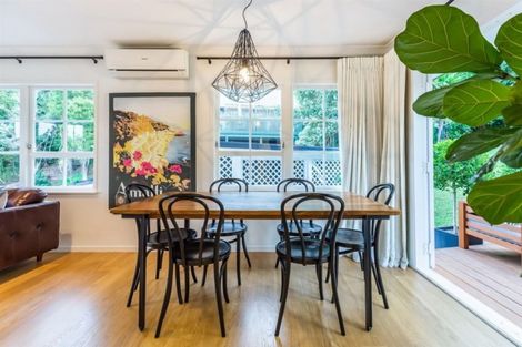 Photo of property in 11 West Glade Crescent, Birkenhead, Auckland, 0626