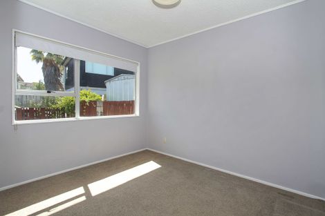 Photo of property in 2/117 Lynn Road, Bayview, Auckland, 0629