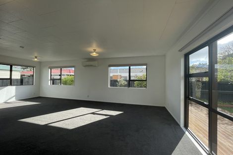 Photo of property in 1/94 Roberts Road, Te Atatu South, Auckland, 0610