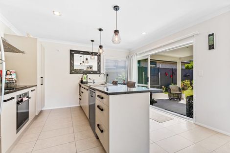Photo of property in 2 Maylee Crescent, Gulf Harbour, Whangaparaoa, 0930