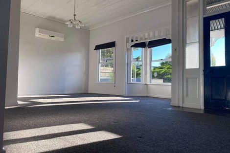 Photo of property in 70 Shakespeare Road, Bluff Hill, Napier, 4110