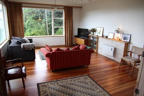 Photo of property in 27 Tio Tio Road, Miramar, Wellington, 6022