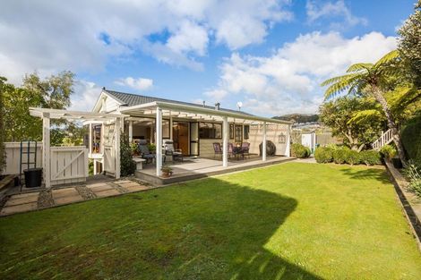 Photo of property in 16 Albatross Close, Whitby, Porirua, 5024