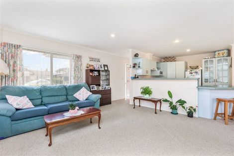 Photo of property in 2 Chatswood Place, Rototuna, Hamilton, 3210