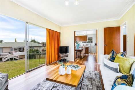 Photo of property in 53 Manhattan Heights, Glendene, Auckland, 0602