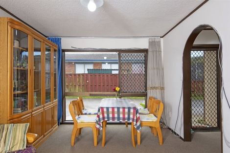 Photo of property in 1/4 Jillteresa Crescent, Half Moon Bay, Auckland, 2012