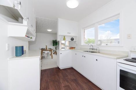 Photo of property in 2/120 Titirangi Road, New Lynn, Auckland, 0600