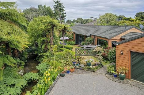 Photo of property in 42 Guildford Drive, Paraparaumu, 5032