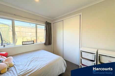 Photo of property in 5 Malbec Place, Huapai, Kumeu, 0810