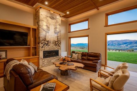 Photo of property in 2 Miharo Lane, Queensberry, Cromwell, 9383