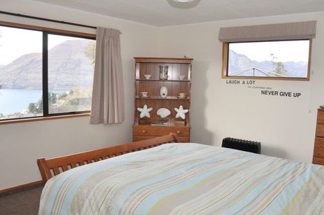 Photo of property in 12 Caples Place, Fernhill, Queenstown, 9300