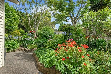 Photo of property in 723 Waitakere Road, Kumeu, 0891