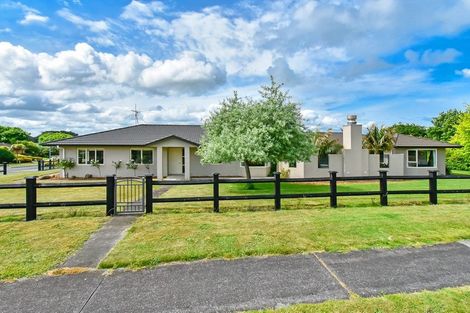 Photo of property in 1 Frank Knight Place, Waiuku, 2123