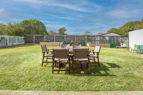 Photo of property in 37 Pinedale Crescent, Riversdale Beach, Masterton, 5872