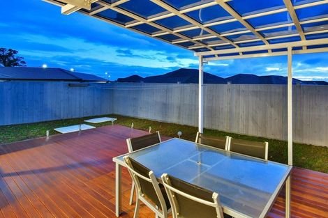 Photo of property in 76 Twin Parks Rise, Papakura, 2110