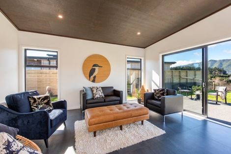 Photo of property in 7 Te Heke Place, Waikanae, 5036