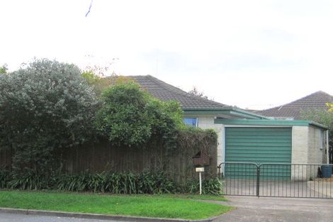 Photo of property in 25a Eastern Beach Road, Eastern Beach, Auckland, 2012