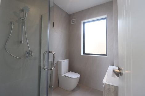 Photo of property in 18b Edgware Road, West Harbour, Auckland, 0618