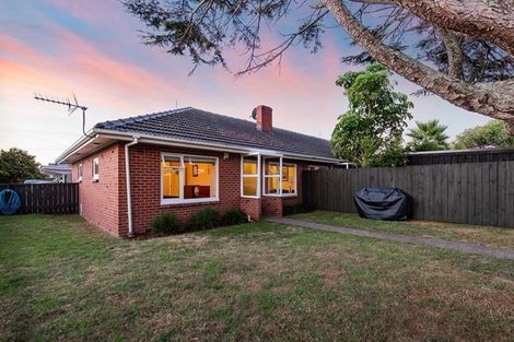 Photo of property in 2 Eastdale Road, Avondale, Auckland, 1026