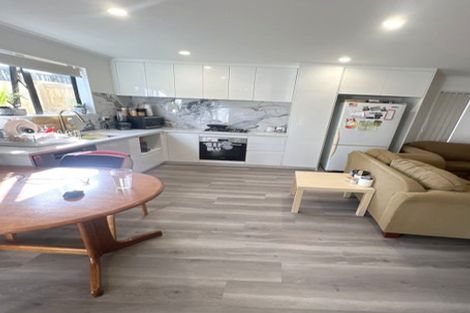 Photo of property in 10/100 Seymour Road, Sunnyvale, Auckland, 0612