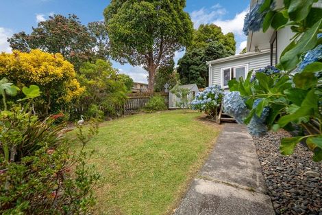 Photo of property in 4 Spinella Drive, Bayview, Auckland, 0629