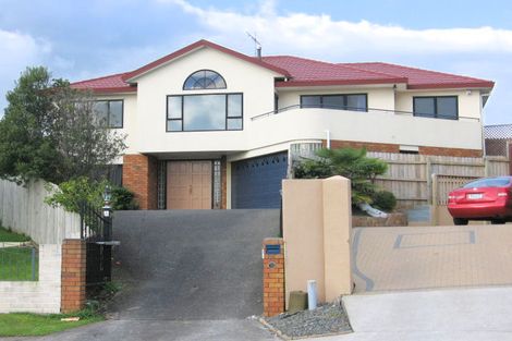 Photo of property in 15 Macadamia Close, Goodwood Heights, Auckland, 2105