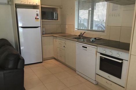 Photo of property in 8d Schnapper Rock Road, Schnapper Rock, Auckland, 0632