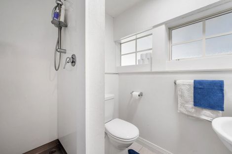 Photo of property in 8 Kerry Dell, Cockle Bay, Auckland, 2014