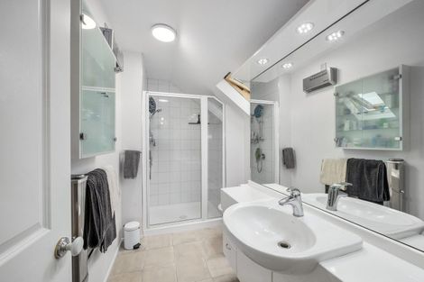 Photo of property in 31 Ocean View Road, Milford, Auckland, 0620