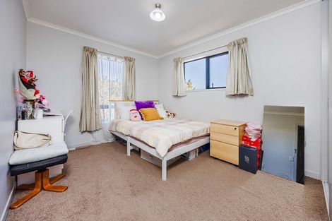 Photo of property in 35 Becker Drive, Weymouth, Auckland, 2103