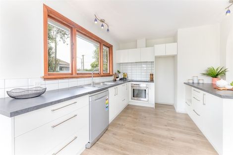 Photo of property in 215 Breezes Road, Aranui, Christchurch, 8061