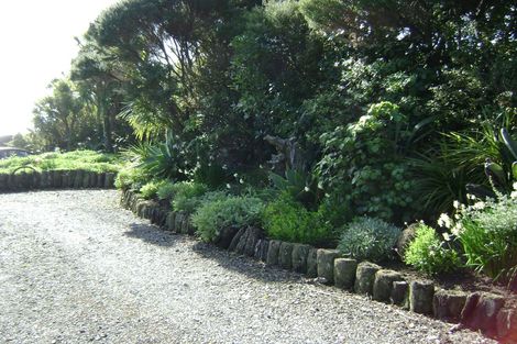 Photo of property in 23 Te Ahuahu Road, Piha, New Lynn, 0772