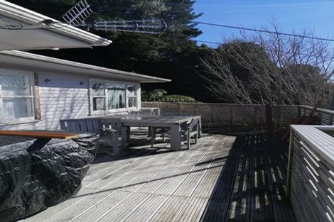 Photo of property in 32 Davis Grove, Wainuiomata, Lower Hutt, 5014