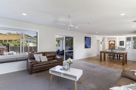 Photo of property in 61 Patons Road, Howick, Auckland, 2014