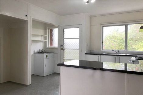 Photo of property in 2/15 Trojan Crescent, New Lynn, Auckland, 0600